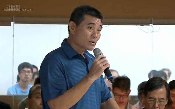 台北市興富發棒球隊總教練、職棒名將呂明賜,現身台北市都審會,表達台灣棒球界期待大巨蛋的立場。李彥穎攝