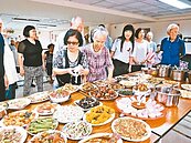 侯友宜承諾　獎勵老人共餐最晚10月上路