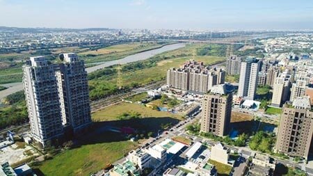 台中高鐵特區因房價基期低且交通便利，愈來愈受到購屋族的青睞。圖／曾麗芳 