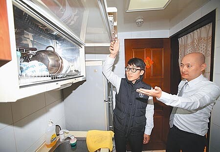 台北市包租代管政策上路1年多,議員發現有業者欠房租或違規轉租問題,擔心影響房東加入意願。(陳怡誠攝)