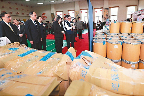 新興的毒品咖啡包日益嚴重,海巡署日前破獲兩處毒品物流倉庫,部分原料能製成五百萬包毒品咖啡包。圖/聯合報系資料照片