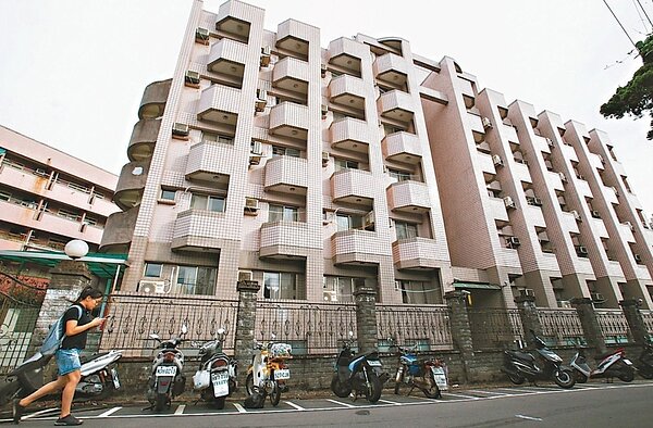 「大群館」近期傳出重新裝潢,甚至大漲租金。圖/報系資料照片