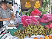 玉荷包產量暴跌變高貴水果　水果攤商鼓足勇氣才敢進貨