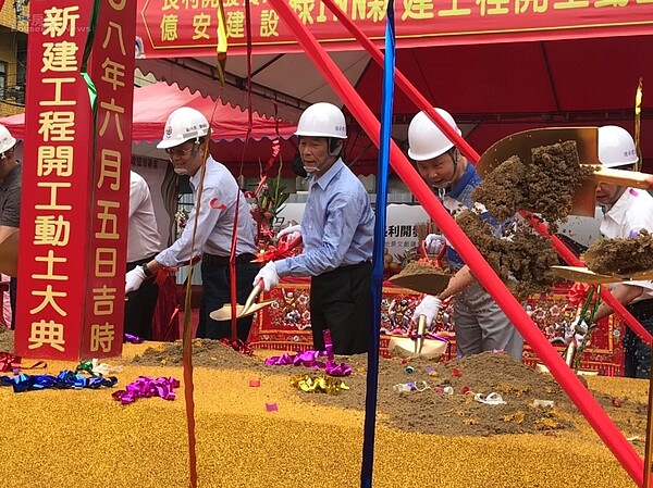 新北市中和中安段危老改建案,5日進行動土典禮。李彥穎攝