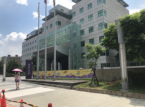 中和中安段危老改建案，基地鄰近國立台灣圖書館。李彥穎攝