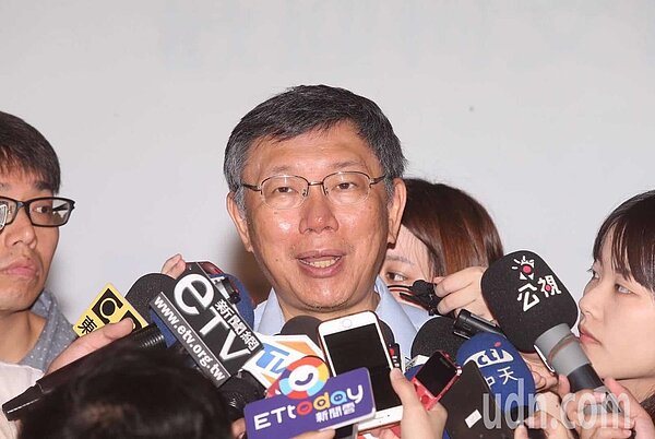 柯文哲上午出席里長座談會前受訪。記者徐兆玄/攝影