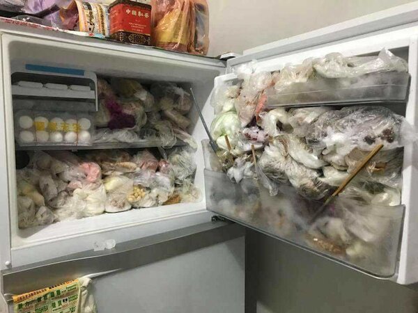 「阿嬤的冰箱」總能塞到最滿。 圖擷自「爆料公社」臉書粉絲專頁