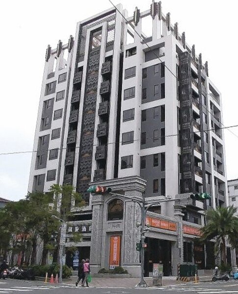 北市內湖的江南市場,以BOT方式進行重建韋地下3層、地下9層的複合式大樓,今年2月中正式啟用,其中1、2樓為家樂福超市,3樓以上為商業旅館。(圖/聯合報系資料照)