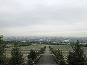 老舊納骨塔位買氣淡　管理員靠這招讓冷門區變搖滾區　