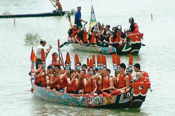 礁溪的二龍競渡，傳承迄今221年，但直到現在仍無發令員和裁判。（ 圖／聯合報系資料照片）