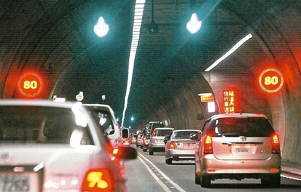 每逢連假,國五都易塞車。 圖/聯合報系資料照片