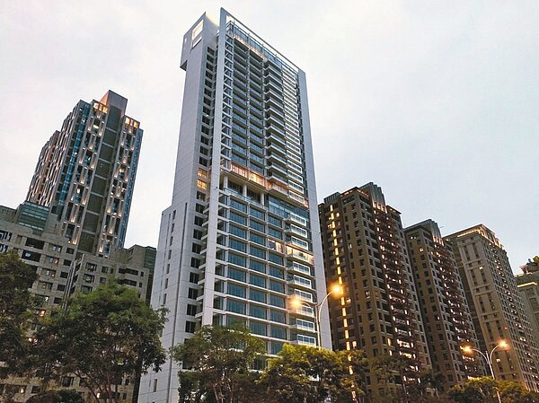 台北市交易回溫,大豪宅、小豪宅站穩身價。圖為「55 Timeless琢白」。 記者黃阡阡/攝影