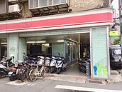 新北超商、咖啡店騎樓禁菸　北市跟進9月同步