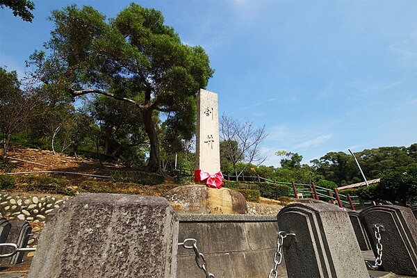 一年一度大甲鐵砧山劍井取午時水活動,今年於6月7日端午節上午舉行,台中市政府今年首度開放網路預約領取午時水紀念瓶。(圖/台中觀光旅遊網)