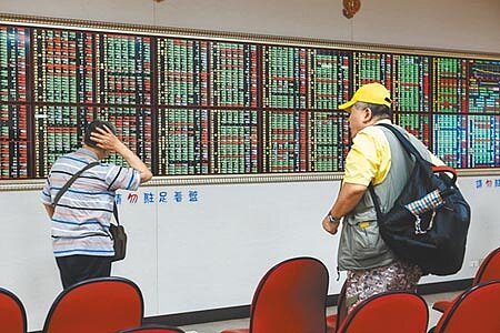 
陸美貿易戰升溫，若美方再對大陸輸美3250億美元商品加徵25％稅率，台股下半年的交易量恐怕更慘。（本報資料照片）
 