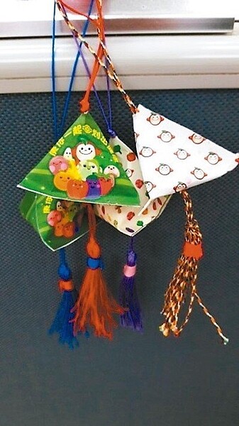 端午過後持續炎熱,蚊蟲肆虐下各種疾病容易流行,林口長庚醫院中醫師郭順利分享中藥香包DIY製法。 圖/長庚提供