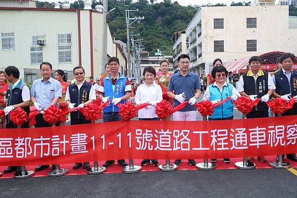 台中市豐原區都市計畫11-11號道路今天舉行通車典禮。記者余采瀅/攝影