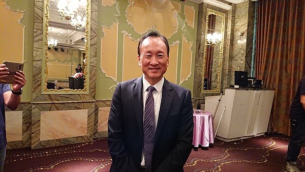 興富發建設董事長鄭志隆表示,雖然今年下半年房地產市場恐面臨總統大選干擾,民眾目光轉移至選戰上,恐讓各大案場來人組數下滑,不過此舉不影響新屋市場成交狀況,主因來人多是誠意買方,有自住需求,來客會更加精準,因此認為整體成交狀況不變。 記者陳美玲/攝影