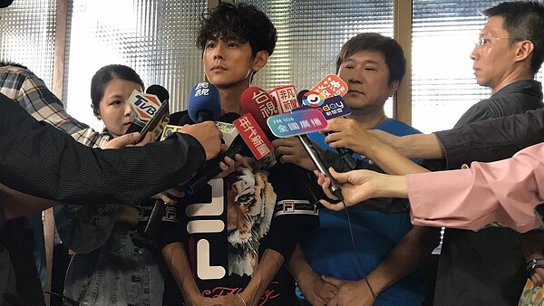 阿翔出面說明外遇事件。 記者葉君遠/攝影