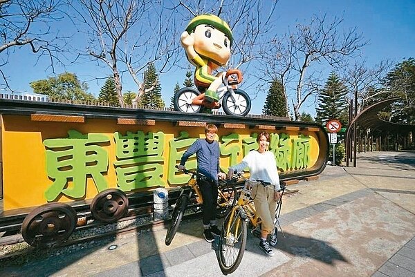 中市觀光旅遊局為提高春遊團體補助,提供建議行程,例如東豐綠廊適合老少同遊。 圖/取自台中觀光旅遊網