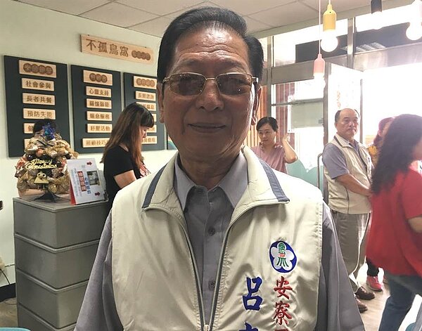 嘉義市安寮里長呂文雄涉幽靈人口,一審獲判無罪,今天參加市府活動。(廖素慧攝)