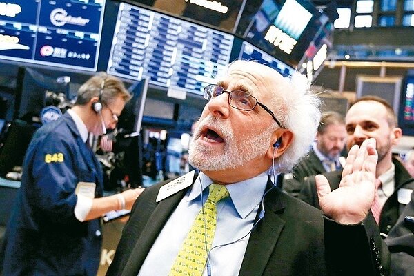 金控集團海外投資表現大翻轉,今年第1季底未實現利益創高。 本報系資料庫