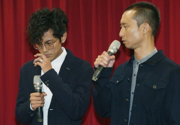 阿翔（左）在浩子陪同下，一起向大眾及家人道歉。記者林俊良／攝影