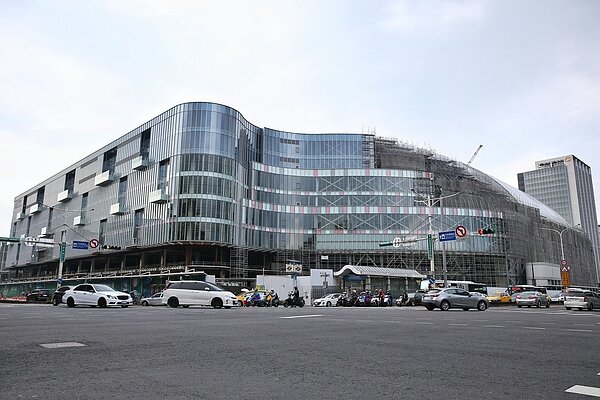 大巨蛋停工超過4年,距離全面復工仍有3關,包括都審、環評、建照變更。 圖/聯合報系資料照片