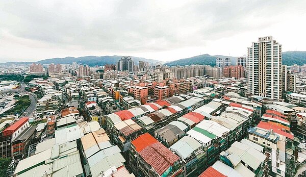 新北市塭仔圳都市計畫區工廠稠密,巷弄狹窄,多次發生火災。 圖/新北市政府城鄉局提供