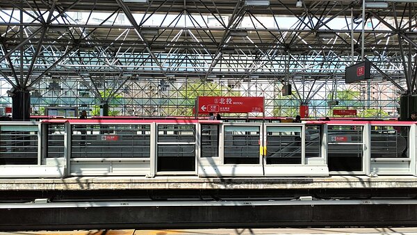 北捷公司昨進行「淡水信義線(紅線)區間車模擬行駛新北投站-大安站」測試,民眾評價兩極。圖/北捷提供