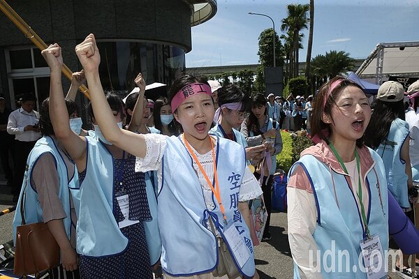 國民黨今天表示，希望交通部善盡協調角色，儘快協助勞資雙方重啟協商會議，以達成最大共識，停止所有損及旅客消費者權益之行為。記者余承翰／攝影