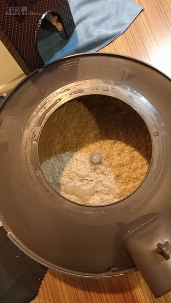 用市售高階除蟎吸塵器除蟎的戰果。 施孝文 / 提供