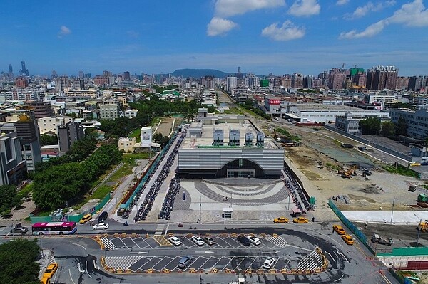 鐵路地下化鳳山沿線推行「增額容積」挹注市庫財源7.6億元。（圖／高雄市政府）