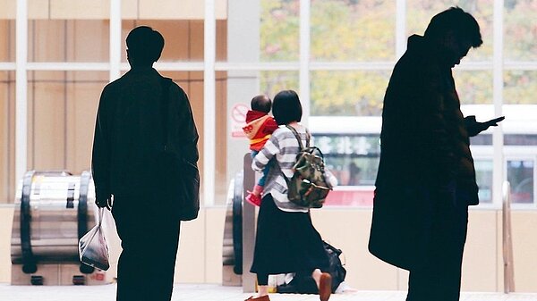 勞保老年給付可以選擇一次領或按月領，無論是按月領年金，或是一次金與一次請領，採計平均投保薪資的期間都不相同。　（聯合報報系資料照）