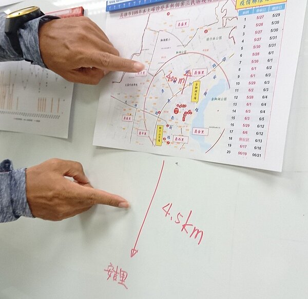 高市本土登革熱再添2例,分別位於三民區鼎強里及安吉里,與金獅湖市場熱區已有段距離,衛生局坦言是「新的群聚感染」,疫情發生轉移。記者蔡容喬/攝影