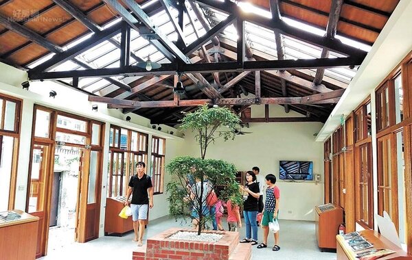 屏東潮州日式歷史建築文化園區是舊三工處員工宿舍，經整建後已開放第一期，充滿日式風情吸引許多遊客造訪。（潘建志攝）