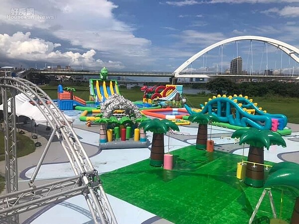 中和新月橋邊的新月水道節現場。 (圖 : 新月水道節粉絲團)