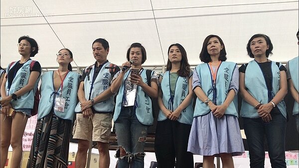 長榮空服員罷工第九天，今天中午1點由桃園市空服員職業工會幹部今下午公布，投票將改為今天晚間10點至明天中午12點為止。（記者許政榆／攝影）

