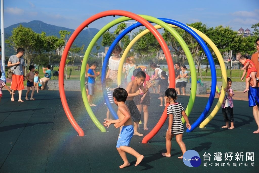 北市水利處再推出「大佳河濱公園共融遊戲場」，已於29日開放