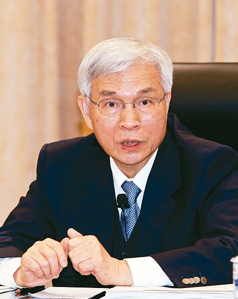 中央銀行昨天召開理監事會議,總裁楊金龍宣布,央行重貼現率連11季維持1.375%不變符合市場預期。 記者曾吉松/攝影