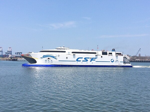大陸福建平潭每周一、四、日到台中港對開的海峽號。圖／台中港務分公司提供