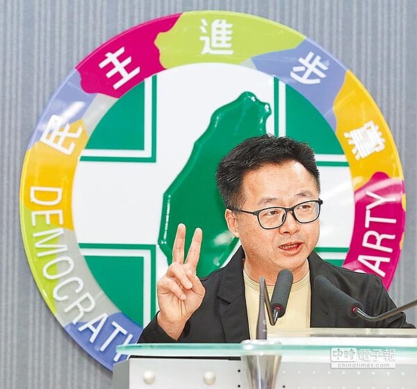 民進黨祕書長羅文嘉表示,5人協調小組建議初選時程延後一周,民調時間可能會落在4月15日到17日之間,但須經過中執會決議。(陳君瑋攝)
