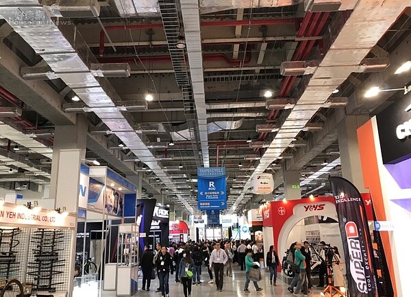 2019台北國際自行車展開跑,大量外賓讓南港展覽館周邊餐飲旅館業相當熱鬧。李彥穎攝