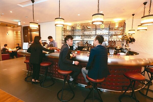 南山廣場共享辦公室，德事商務中心搶食共享辦公室商機。 記者曾學仁／攝影