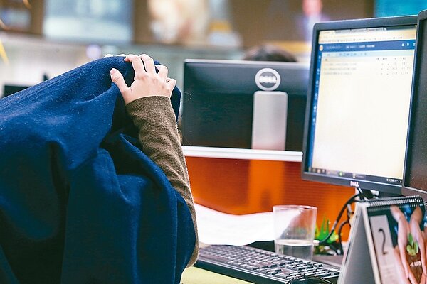 研究發現,輪班工作者的慢性失眠症盛行率,是固定白班的2.18倍。 圖/聯合報系資料照片