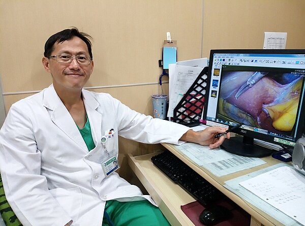 大千綜合醫院外科部主任馮啟彥表示神經內分泌癌可能發生在不同器官,尤以腸胃道最常見,因此定期進行大腸篩檢才能及早發現及治療。圖/大千綜合醫院提供