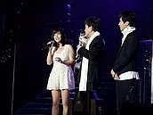 狄鶯低胸露美腿現身了　大讚孫安佐「比我紅」