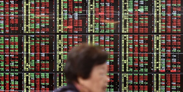 投資專家前瞻4月行情,預估指數將維持高檔震盪。(圖/本報資料照片)