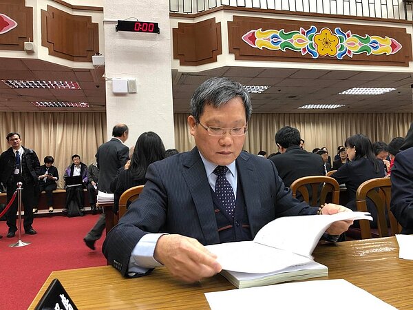 大同旗下子公司華映、綠能面臨下市命運,而銀行團中大多都為公股行庫,財政部長表示,公股行庫貸款給華映與綠能,擔保率約有七成,損失最高共計23億元。報系資料照