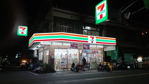 嘉義縣水上鄉的統一超商新兆軒門市,開出今年1、2月的統一發票千萬元大獎。記者卜敏正/攝影